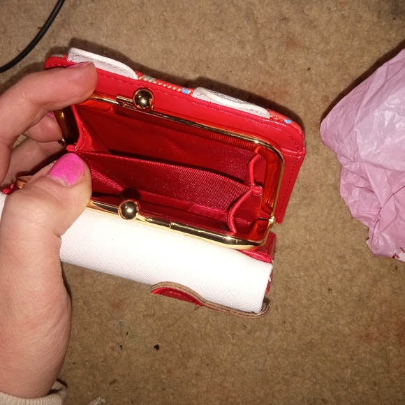 Hello Kitty Wallet - Picture 2 of 4